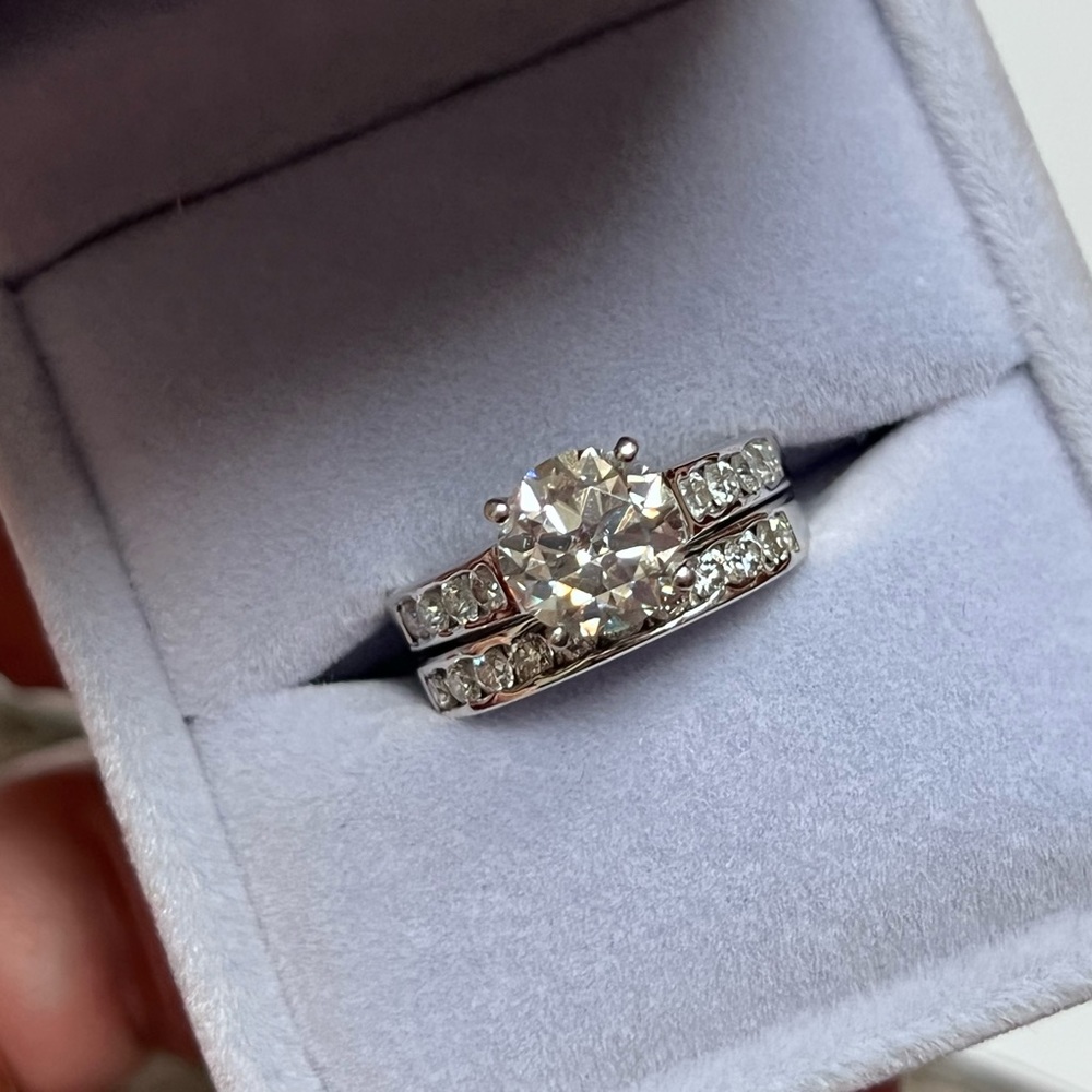 MOISSANITE WEDDING RING SET